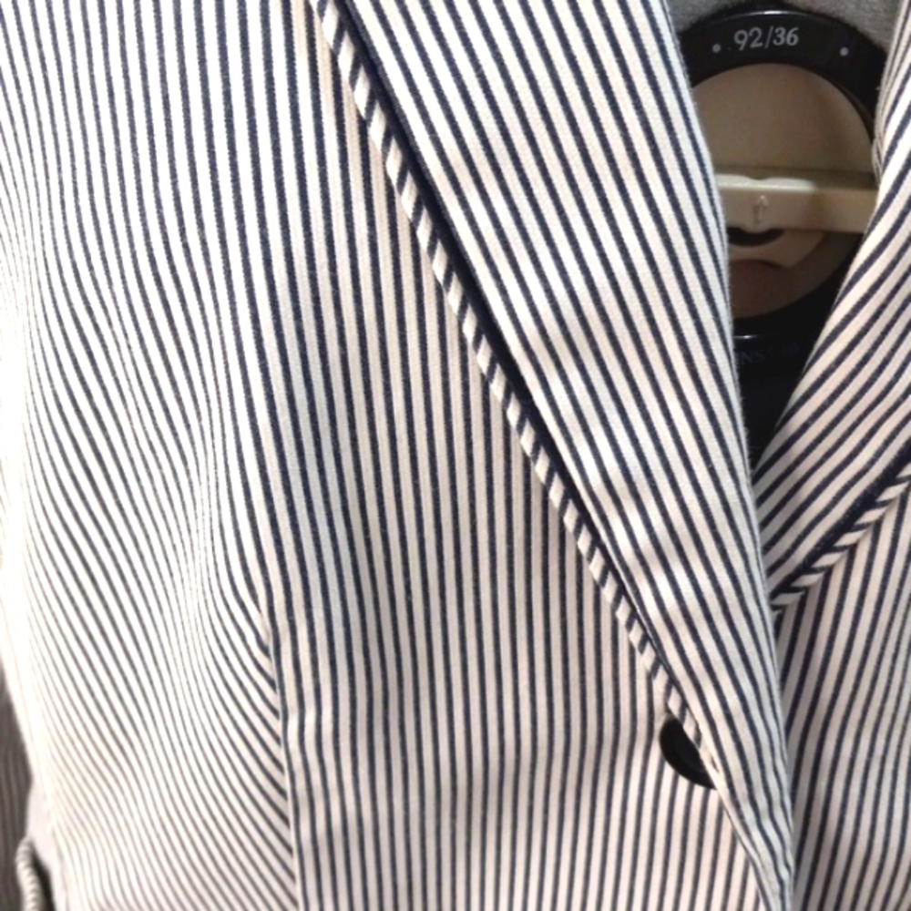 Talbots Navy & White Pin Striped 2 Button Blazer Size 10p - Picture 4 of 5